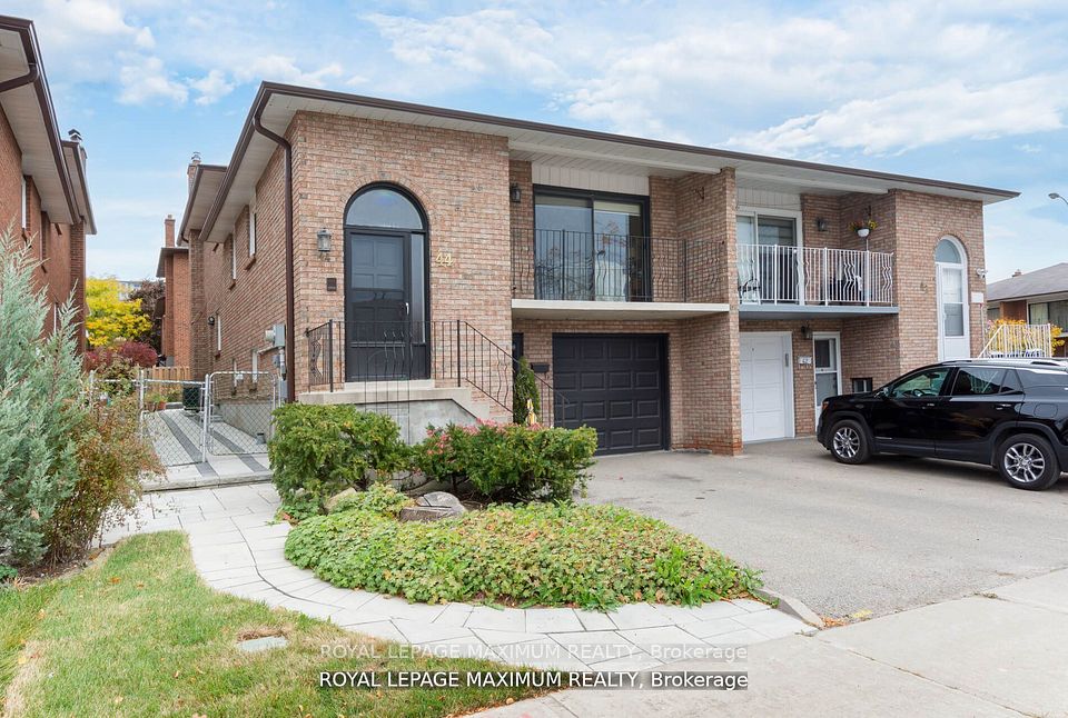 44 Flagstick Court, Toronto, ON M3J 3B8