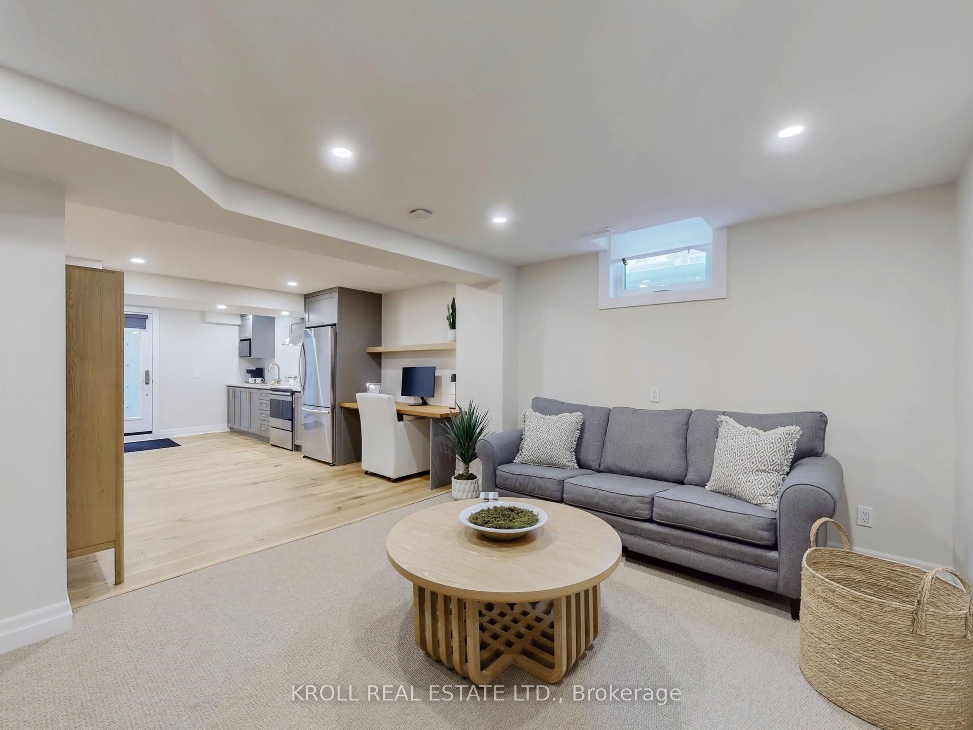 2974 Pettigrew Crescent