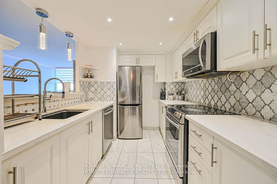 3 Bedrooms Condo at 5 Rowntree, Toronto For sale