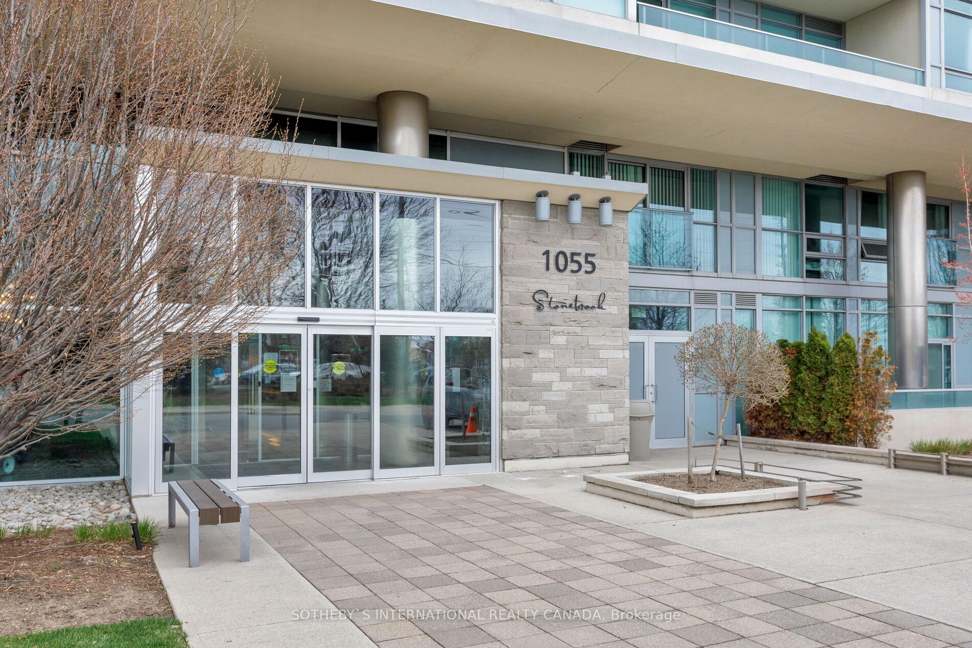 2 Bedrooms Condo at 1055 Southdown,  Mississauga For sale