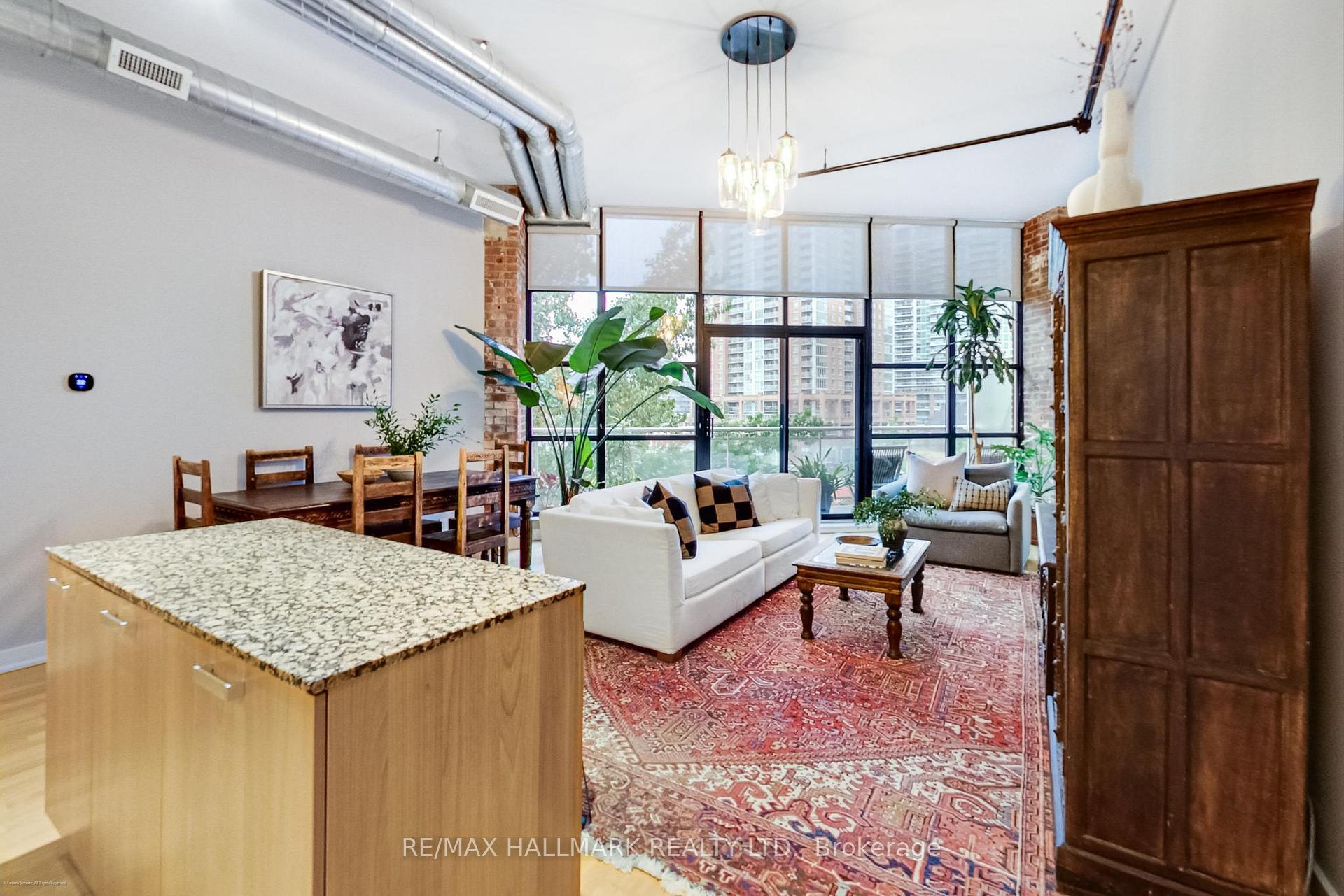 2 Bedrooms Condo at 43 Hanna, Toronto For sale
