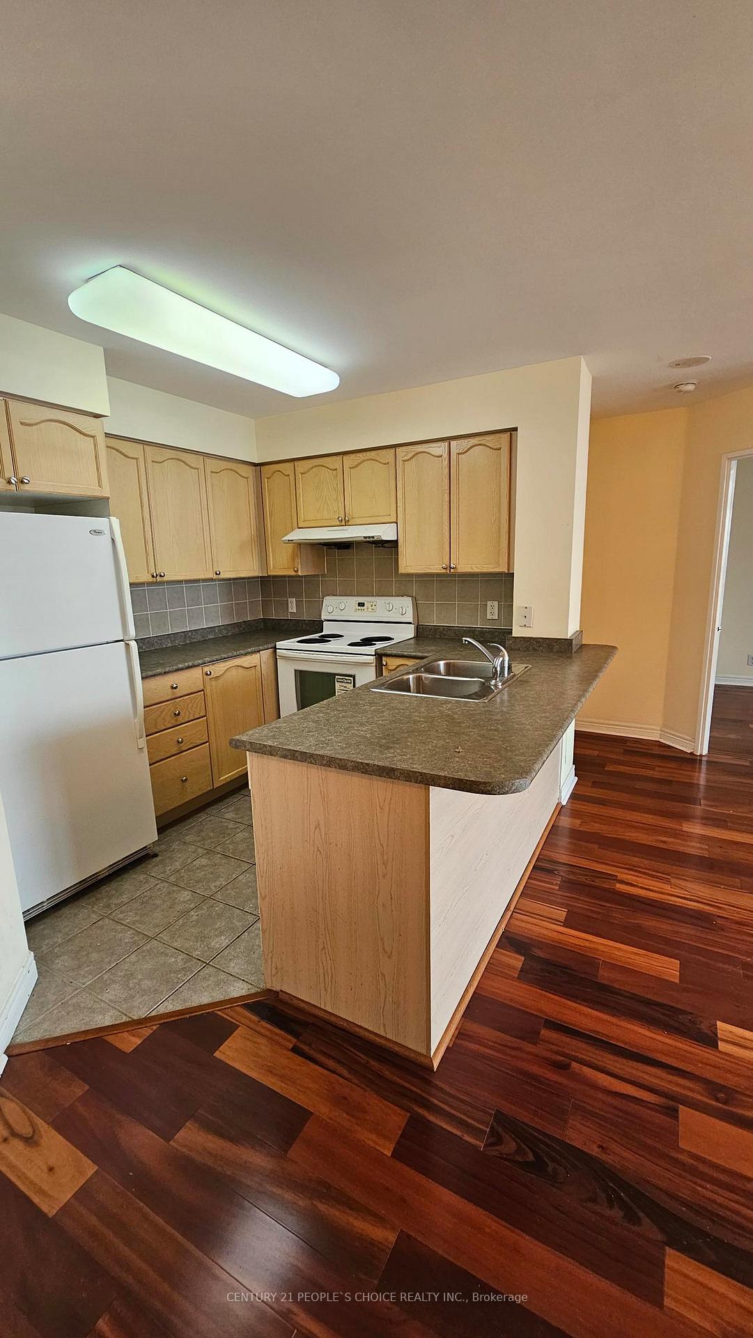 2 Bedrooms Condo at 23 Hollywood, Toronto For sale