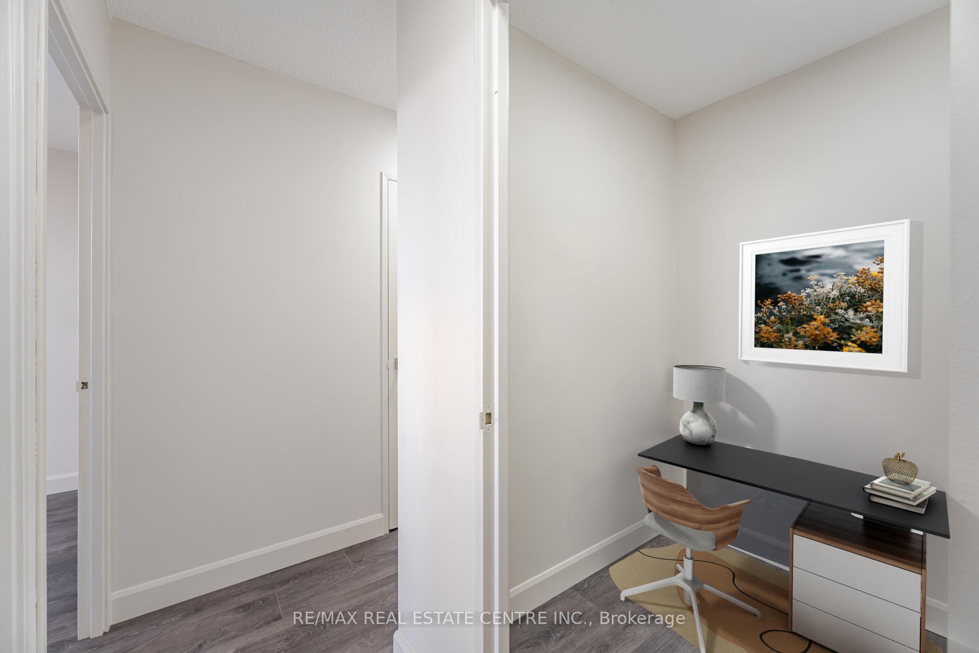 4 Bedrooms Condo at 1615 Bloor,  Mississauga For sale