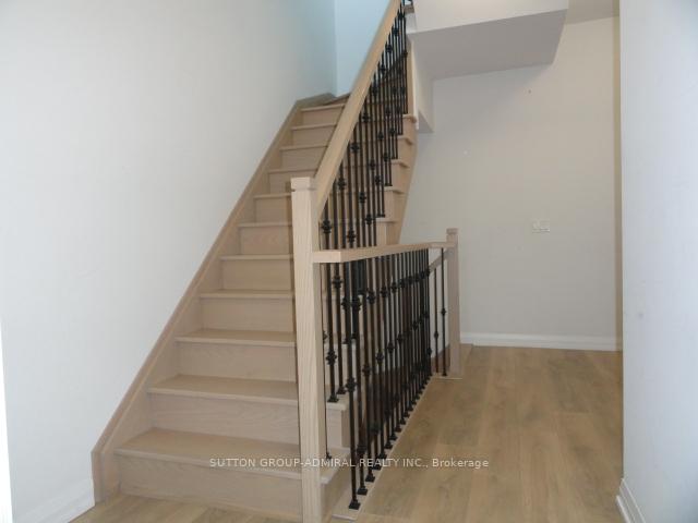 3 Bedrooms Condo at 1010 Portage,  Vaughan For sale