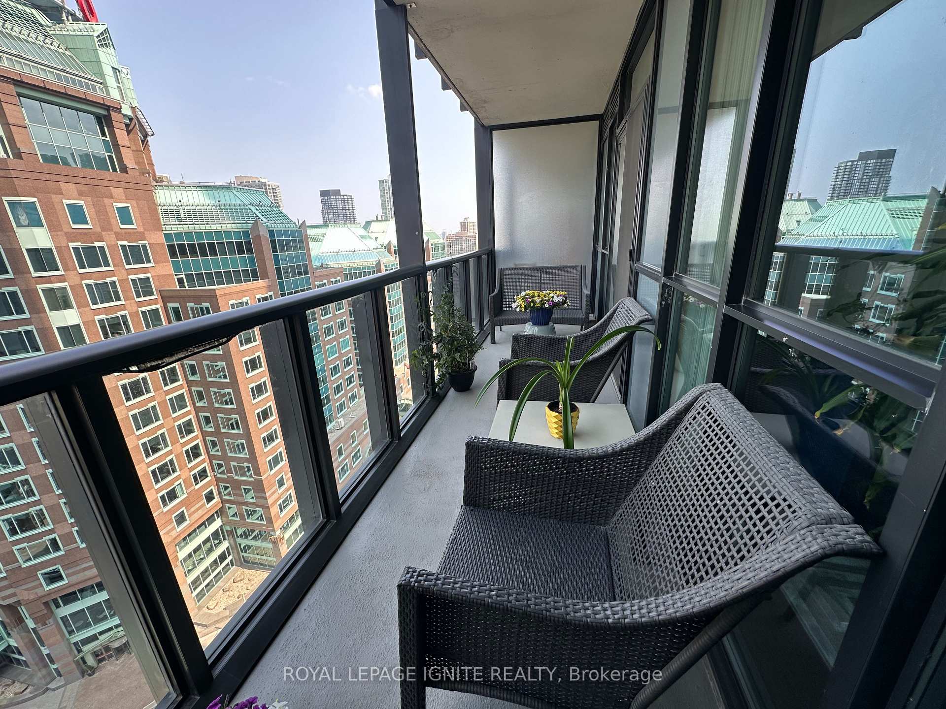 2 Bedrooms Condo at 110 Charles, Toronto For sale