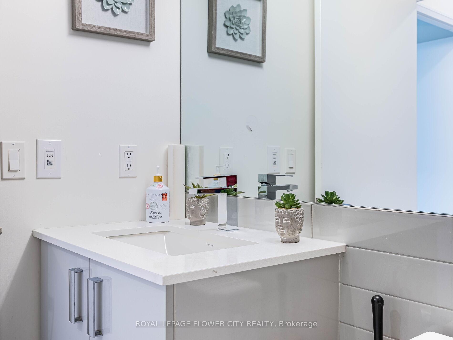 1 Bedroom Condo at 30 Gibbs, Toronto For sale