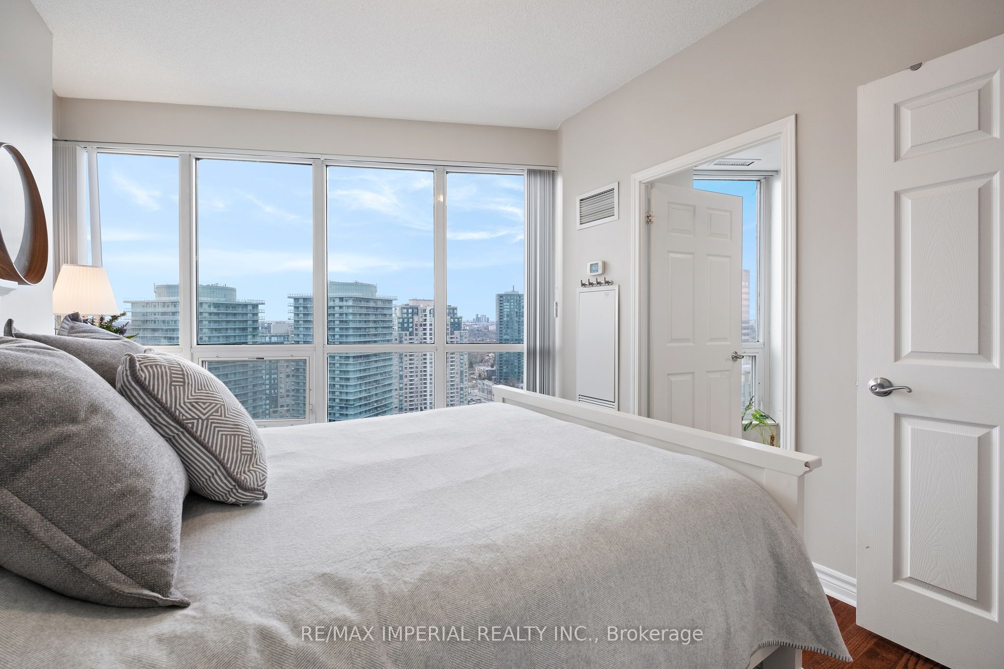 18 Holmes Avenue, #2210