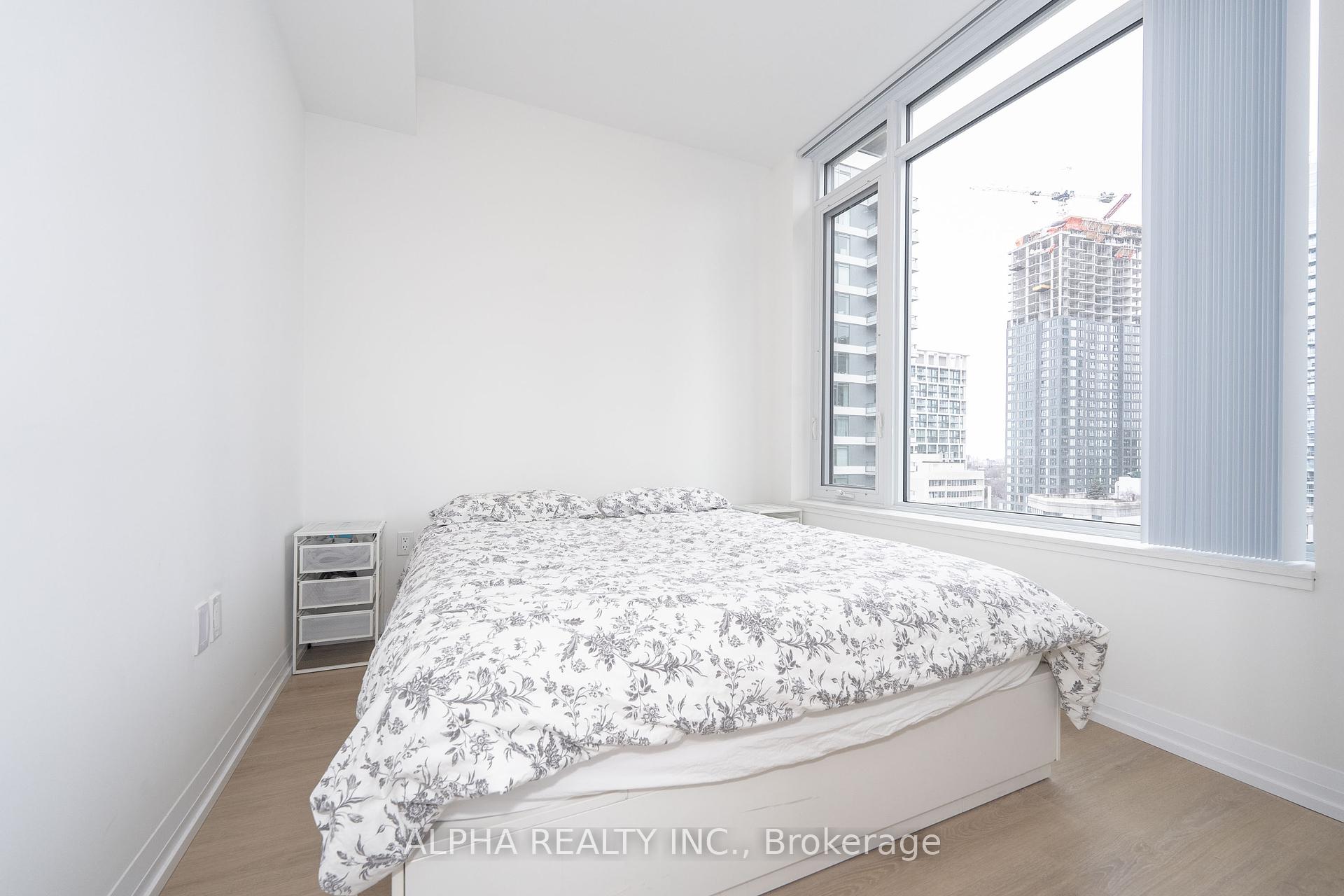 3 Bedrooms Condo at 50 Dunfield,  Toronto For sale