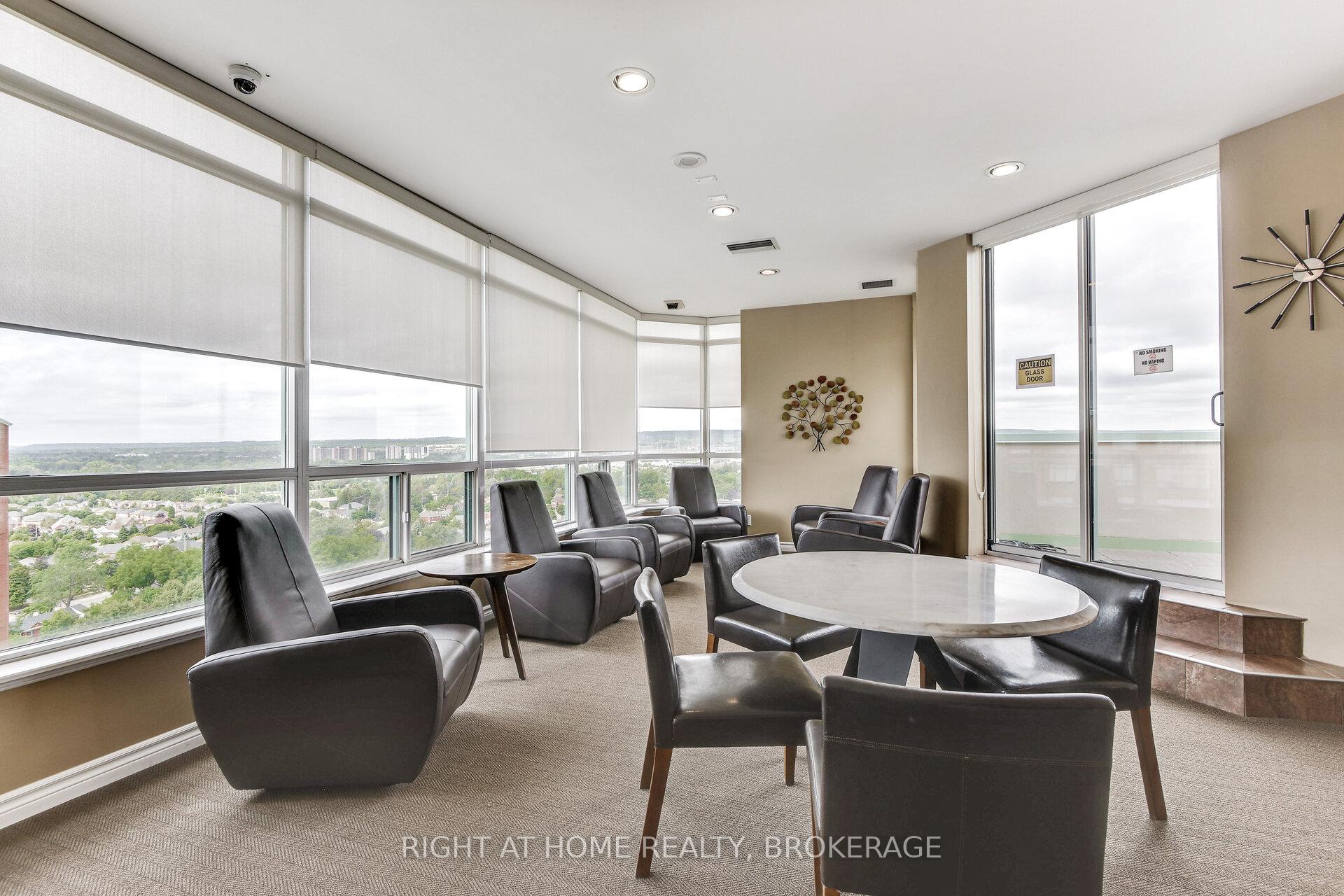 3 Bedrooms Condo at 1276 Maple Crossing, Burlington For sale