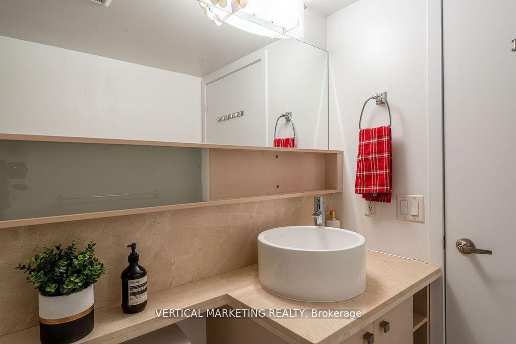 2 Bedrooms Condo at 11 Brunel, Toronto For sale