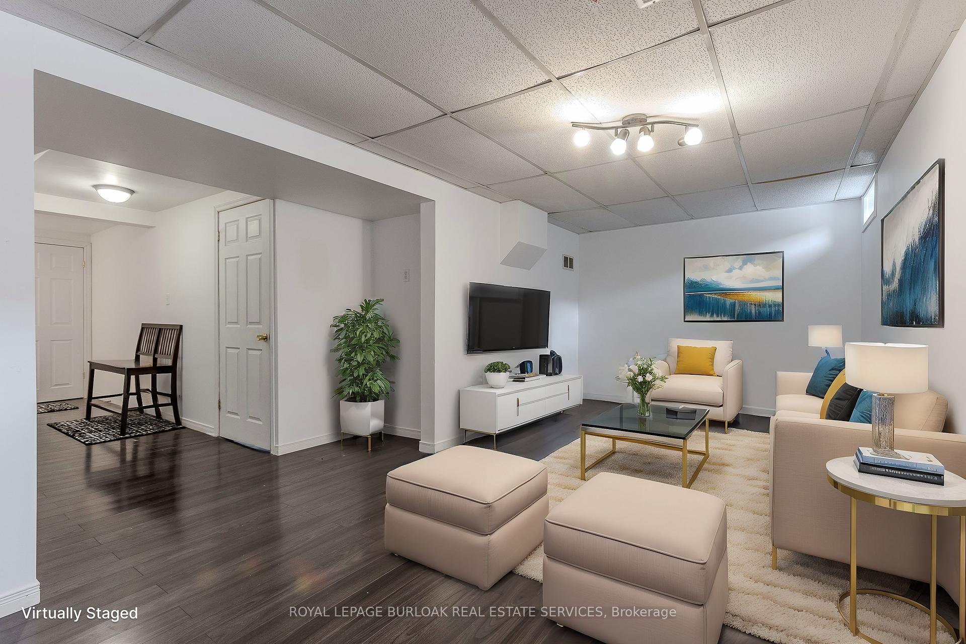 4 Bedrooms Condo at 25 Redbury, Hamilton For sale
