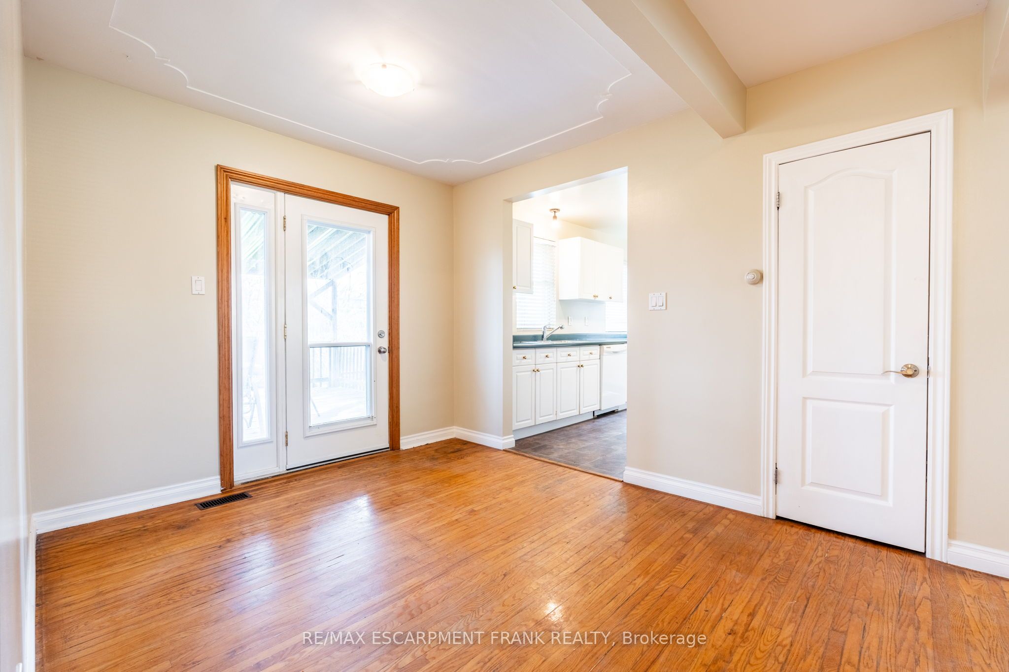 699 RYMAL Road W, Hamilton Gurnett
