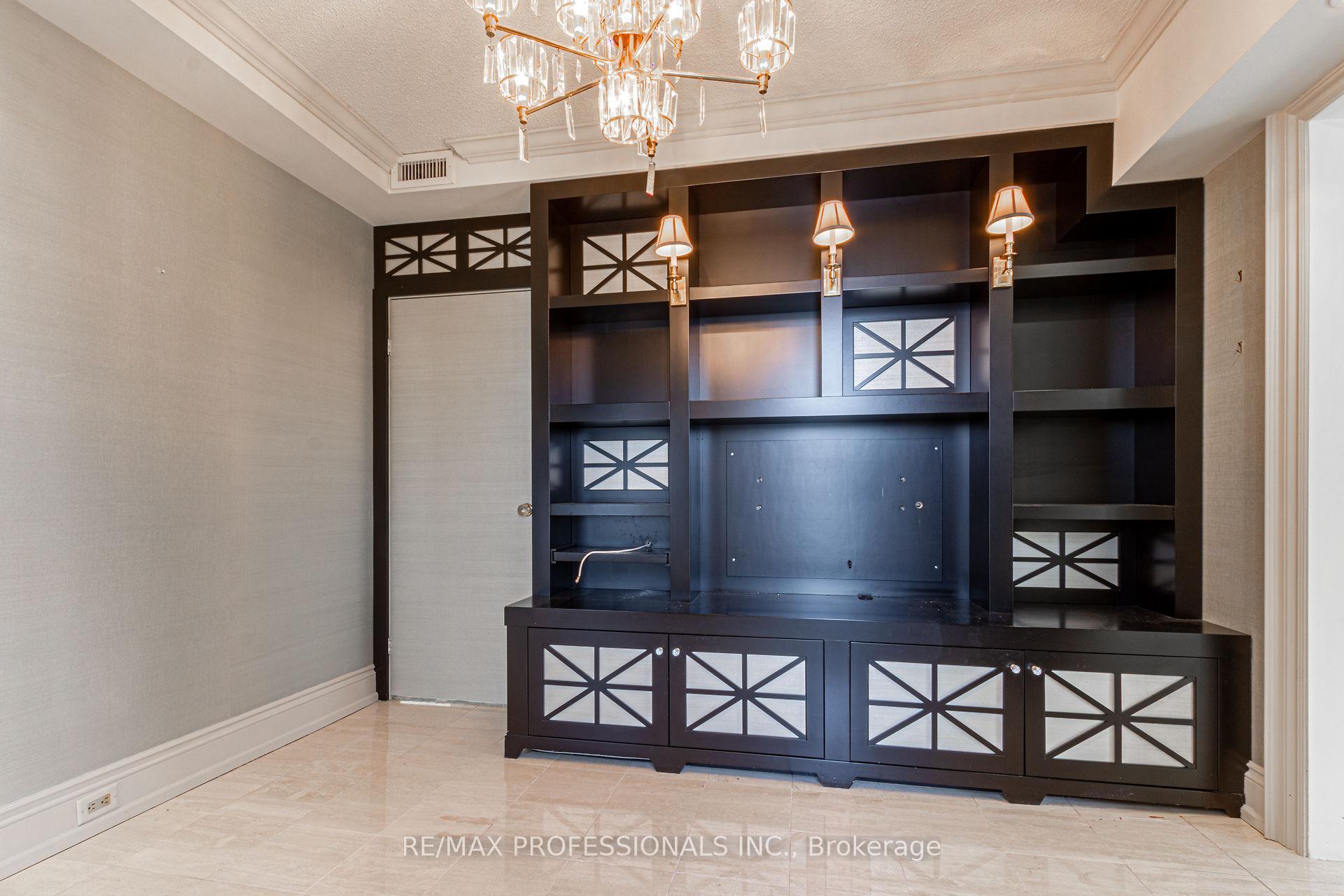 3 Bedrooms Condo at 2045 Lake Shore,  Toronto For sale