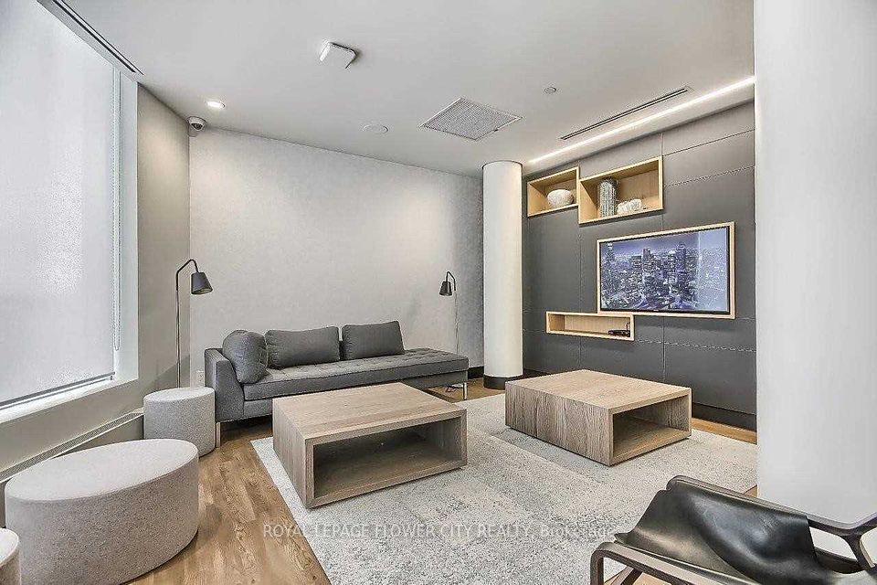 2520 Eglinton