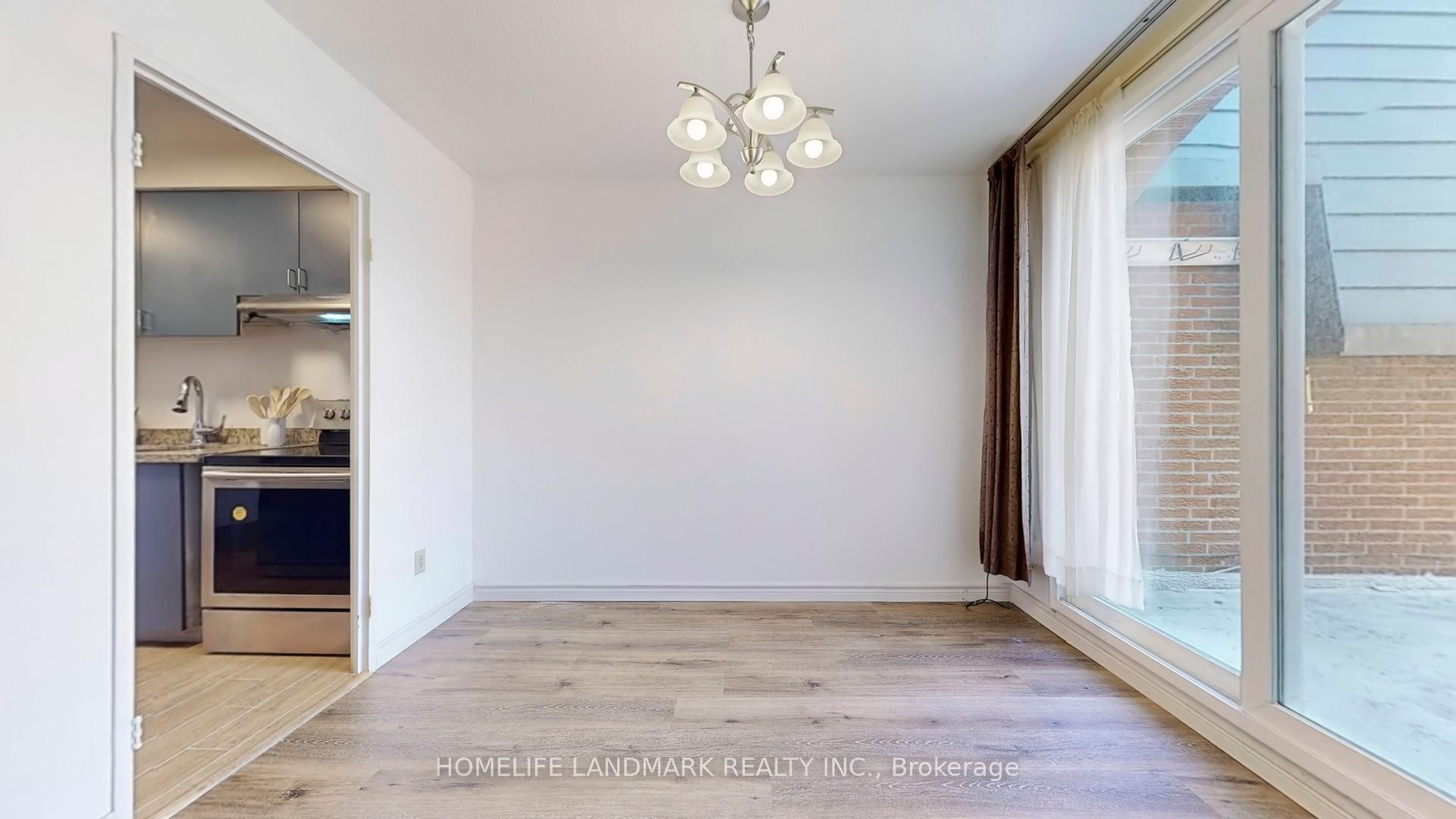 3 Bedrooms Condo at 1395 Williamsport, Mississauga For sale