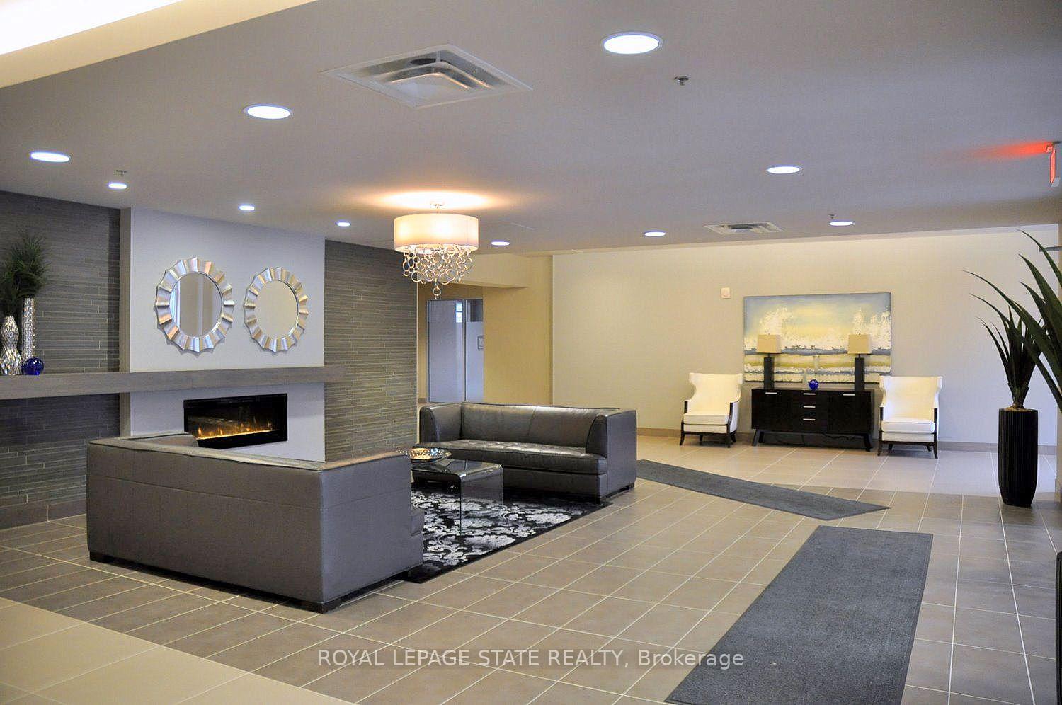 2 Bedrooms Condo at 90 Charlton, Hamilton For sale
