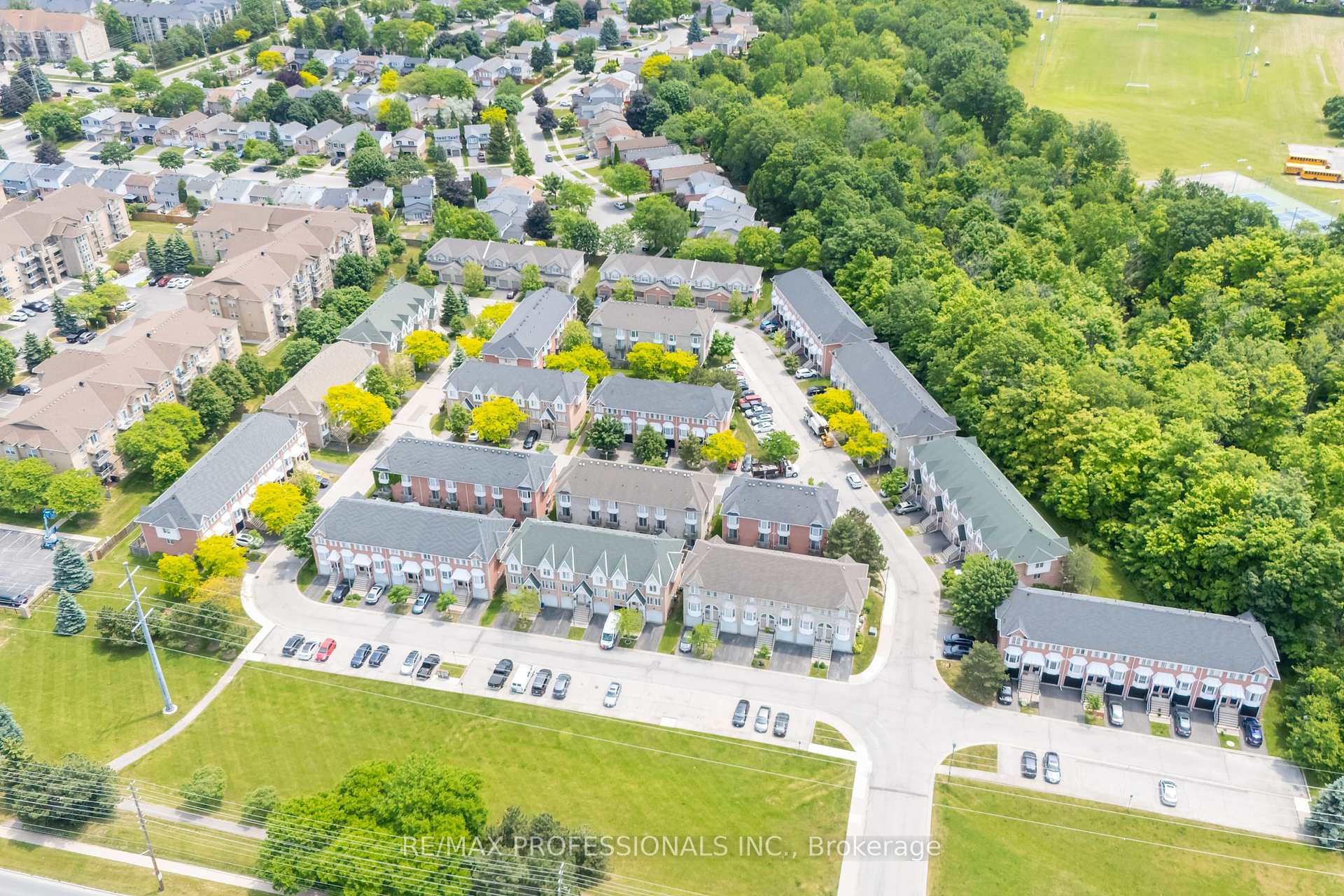 2 Bedrooms Condo at 3480 Upper Middle, Burlington For sale