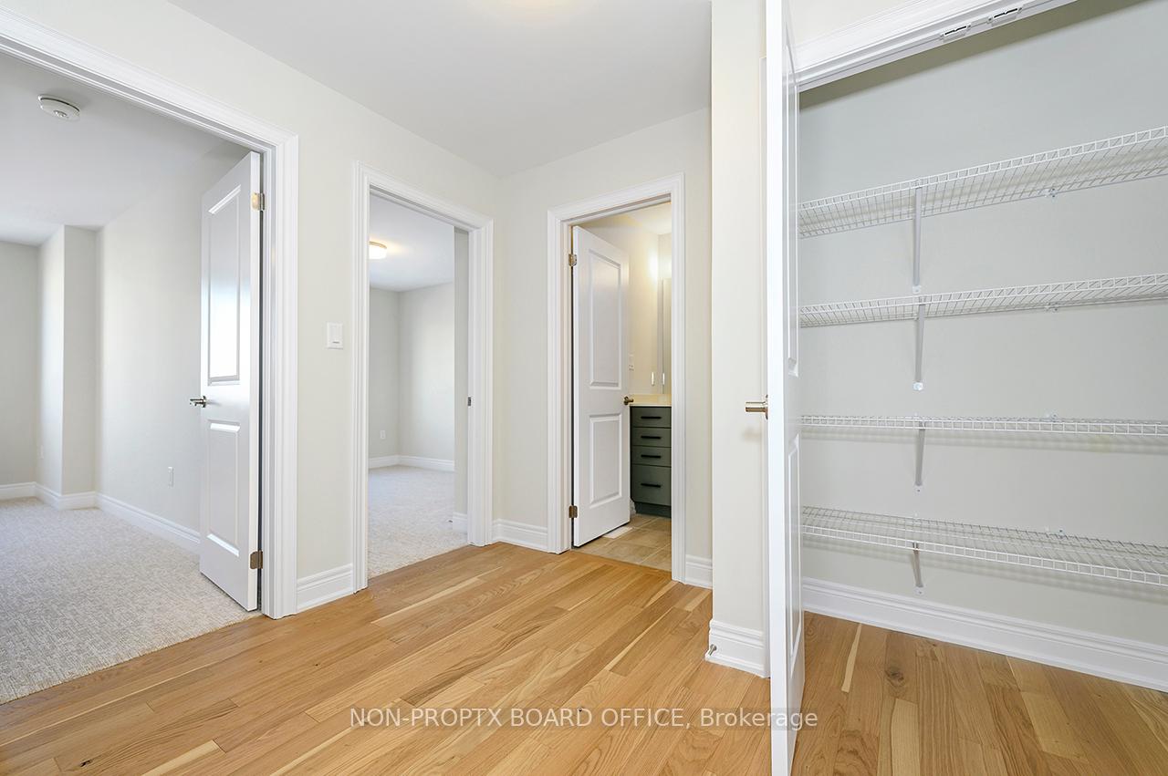 3 Bedrooms Condo at 2184 Postmaster,  Oakville For sale