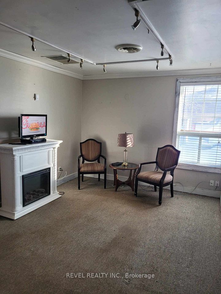 1 Bedroom Apartment Main Level (Seller Photo)