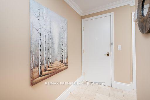 2 Bedrooms Condo at 53 Woodbridge, Vaughan For sale