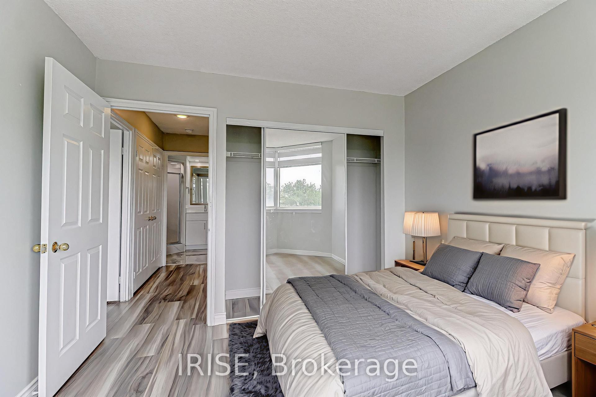 2 Bedrooms Condo at 1001 Cedarglen, Mississauga For sale