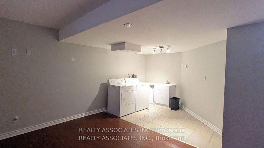 3 Bedrooms Condo at 199 Hillcrest,  Mississauga For sale