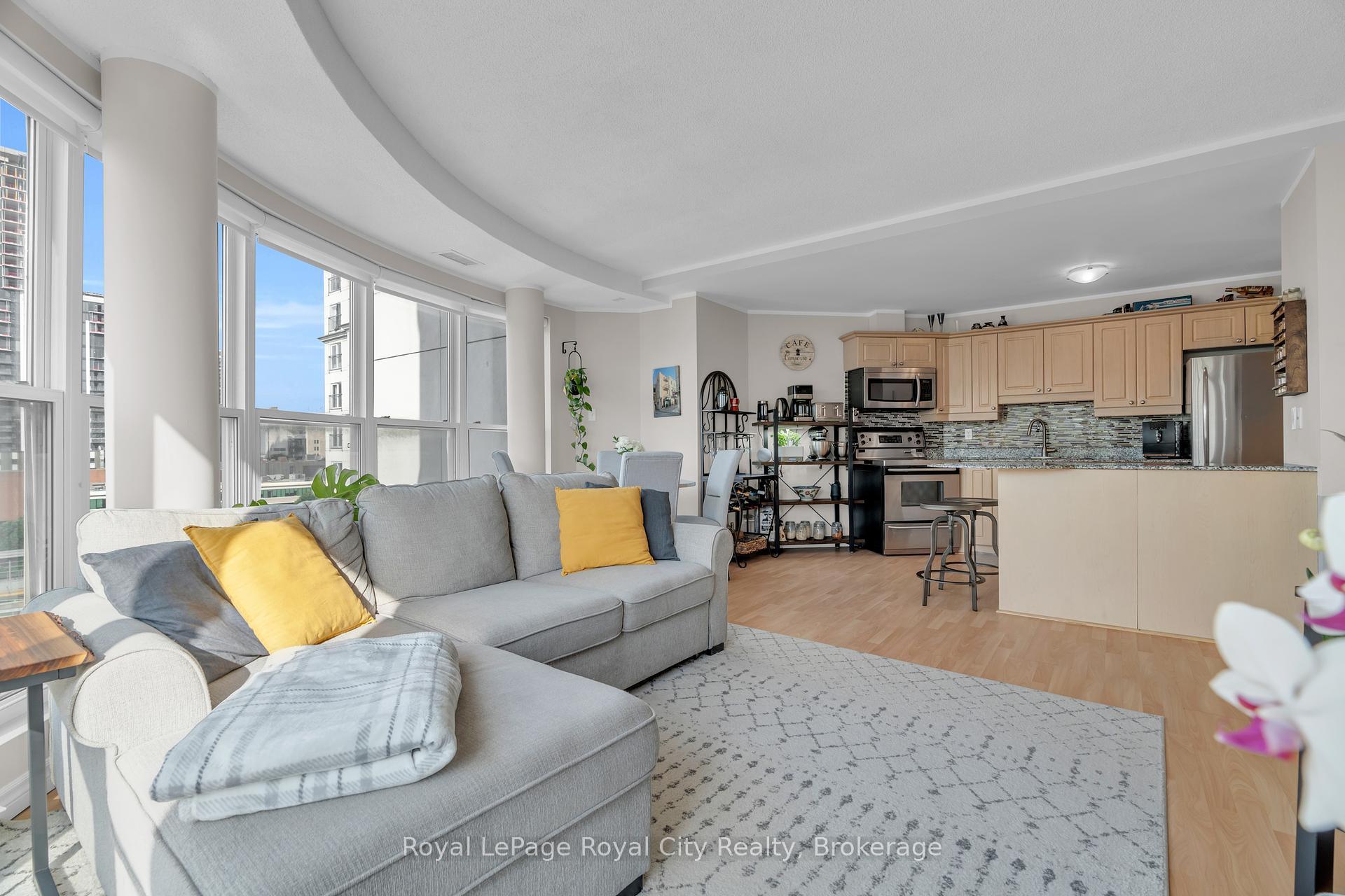 2 Bedrooms Condo at 135 James, Hamilton For sale