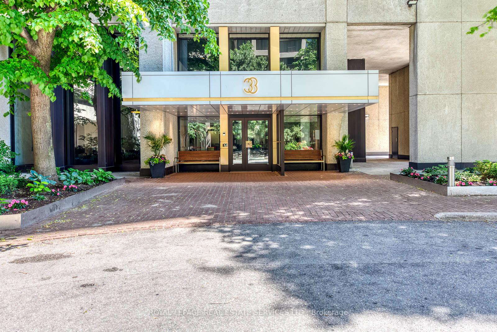 2 Bedrooms Condo at 33 Harbour, Toronto For sale