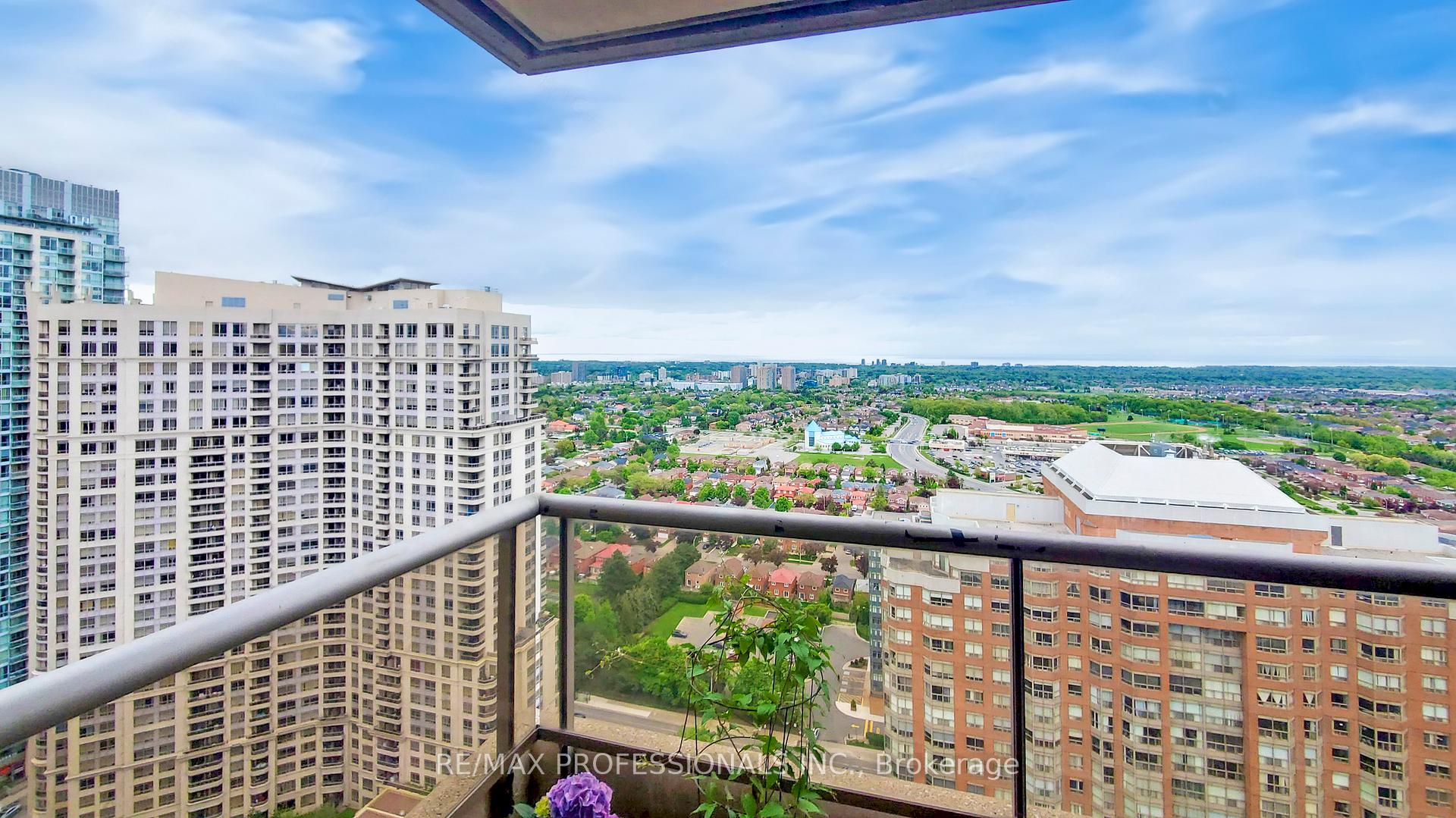 2 Bedrooms Co-op at 310 Burnhamthorpe, Mississauga For sale