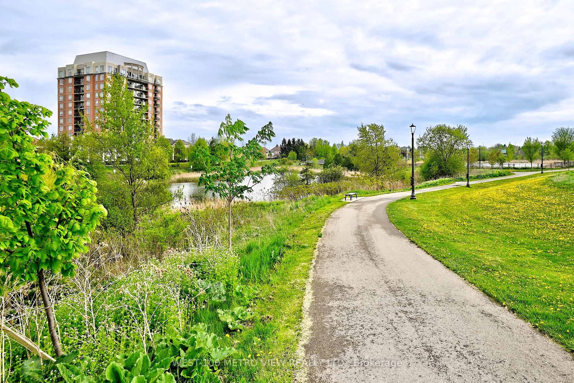 2 Bedrooms Condo at 2365 CENTRAL PARK, Oakville For sale