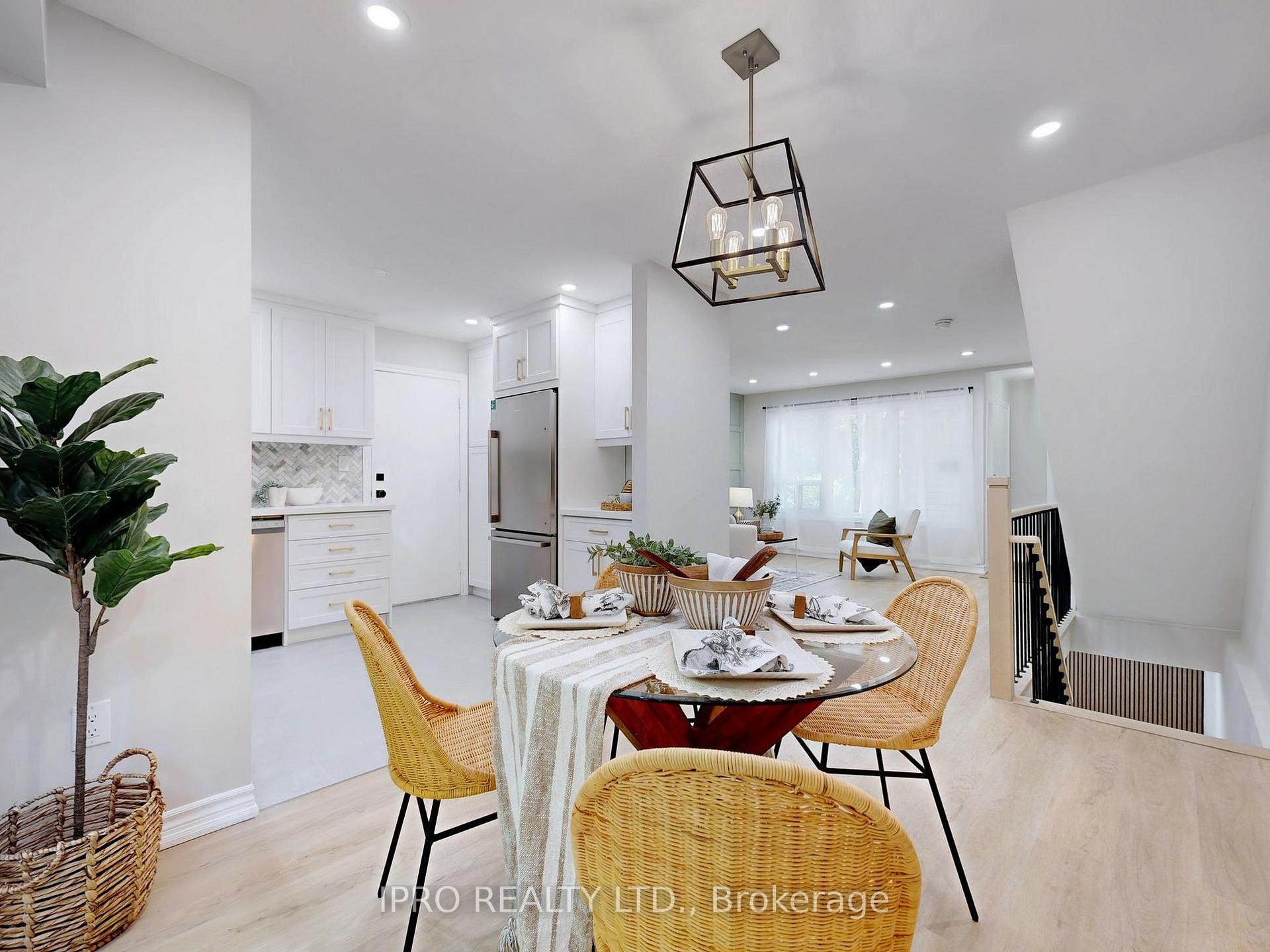 4 Bedrooms Condo at 61 Plum Tree, Toronto For sale