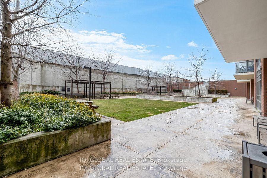 2 Bedrooms Condo at 1420 Dupont, Toronto For sale