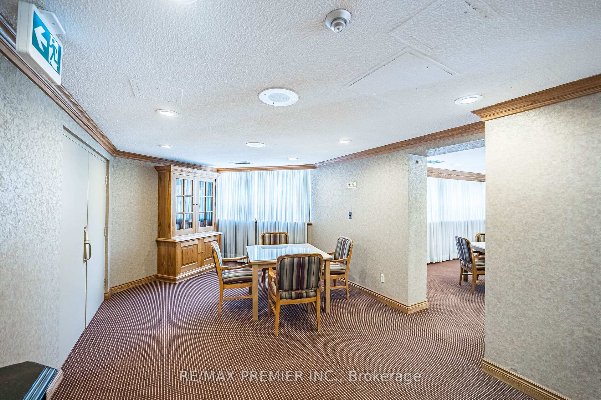 3 Bedrooms Condo at 40 Richview, Toronto For sale