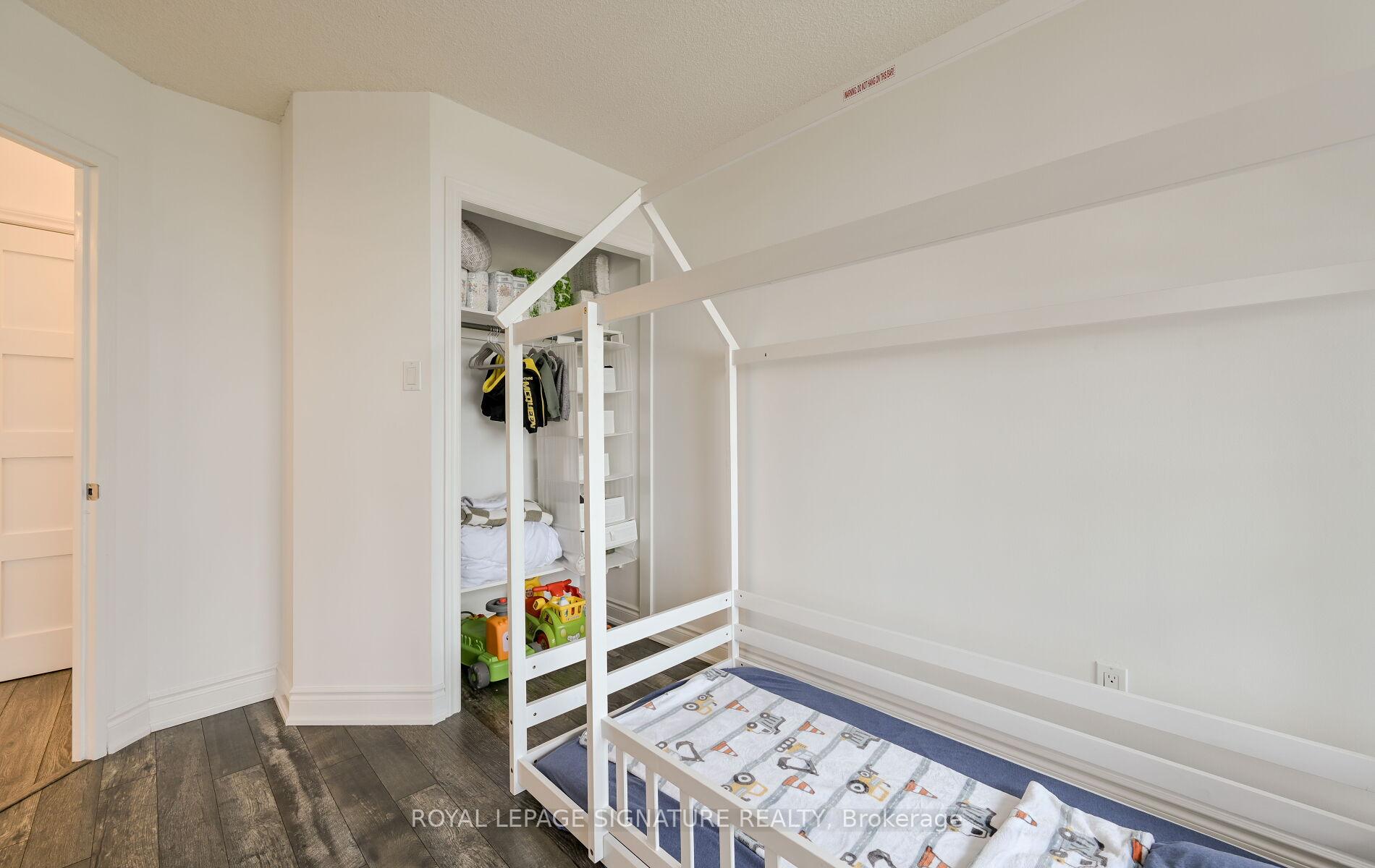 2 Bedrooms Condo at 75 King, Mississauga For sale