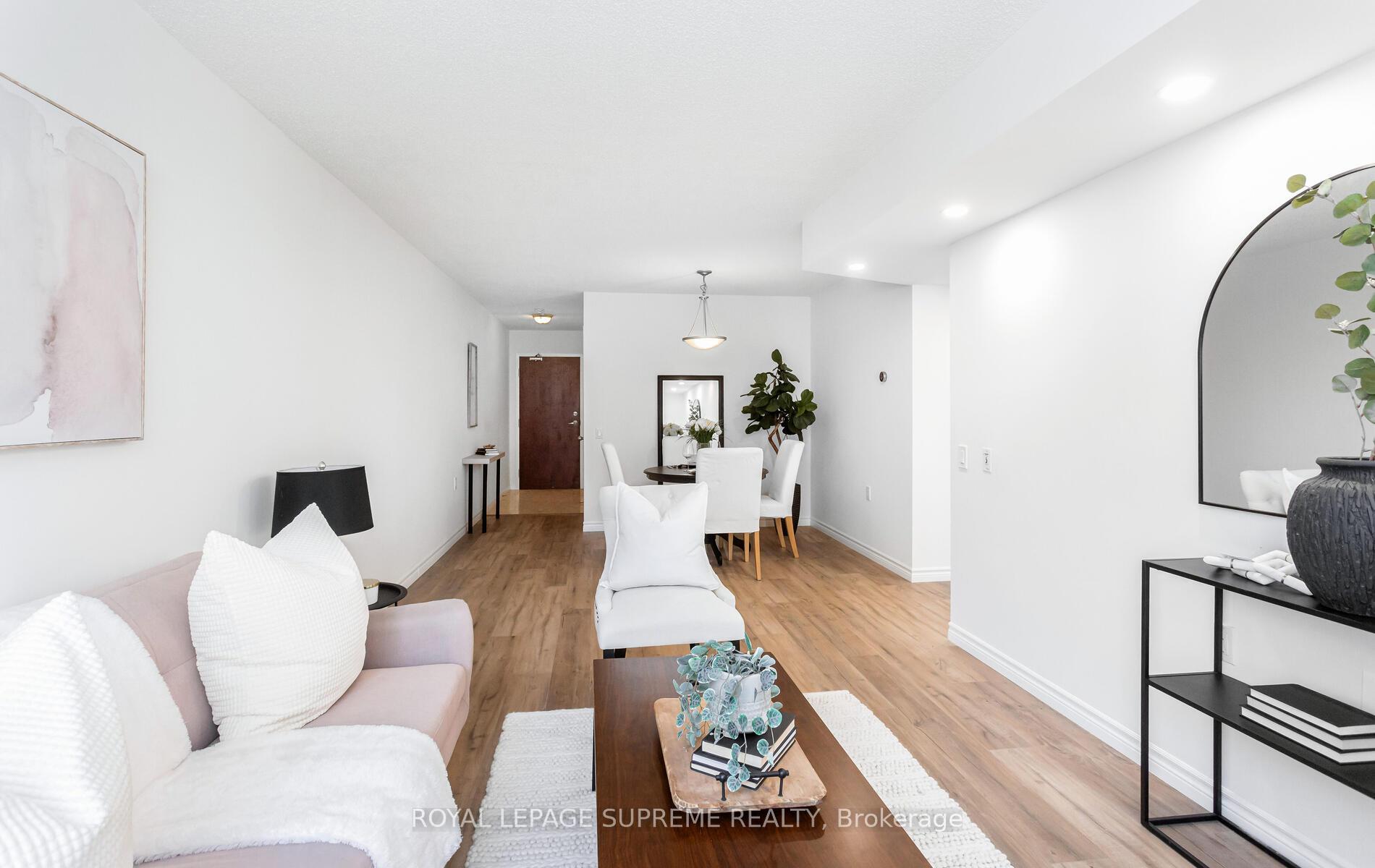 2 Bedrooms Condo at 35 Finch, Toronto For sale