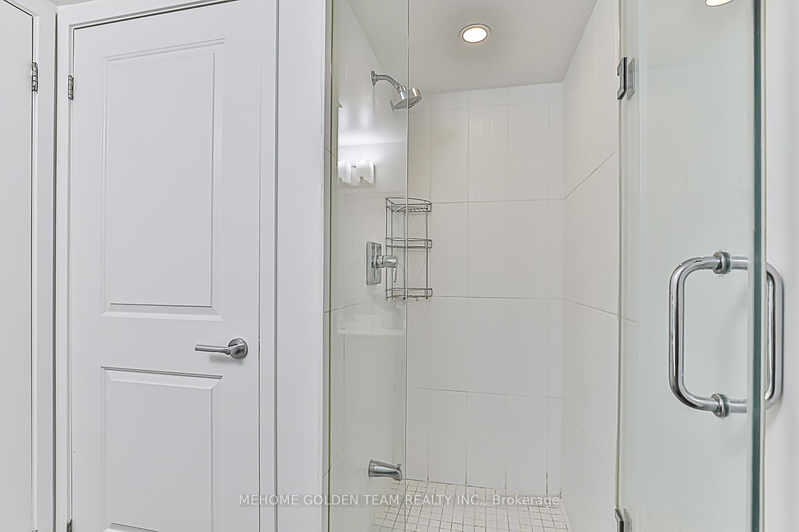 3 Bedrooms Condo at 185 Bonis,  Toronto For sale