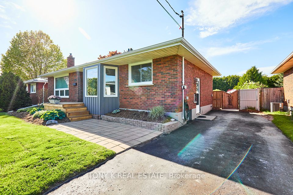 12 Freeman Drive, Port Hope, ON L1A 2C5