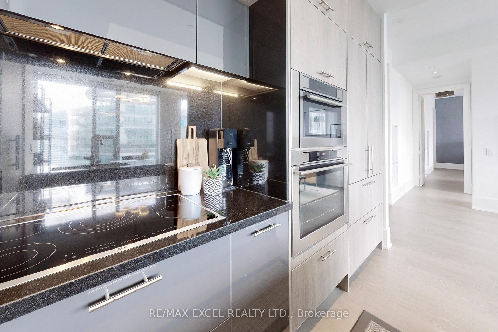 2 Bedrooms Condo at 10 York, Toronto For sale