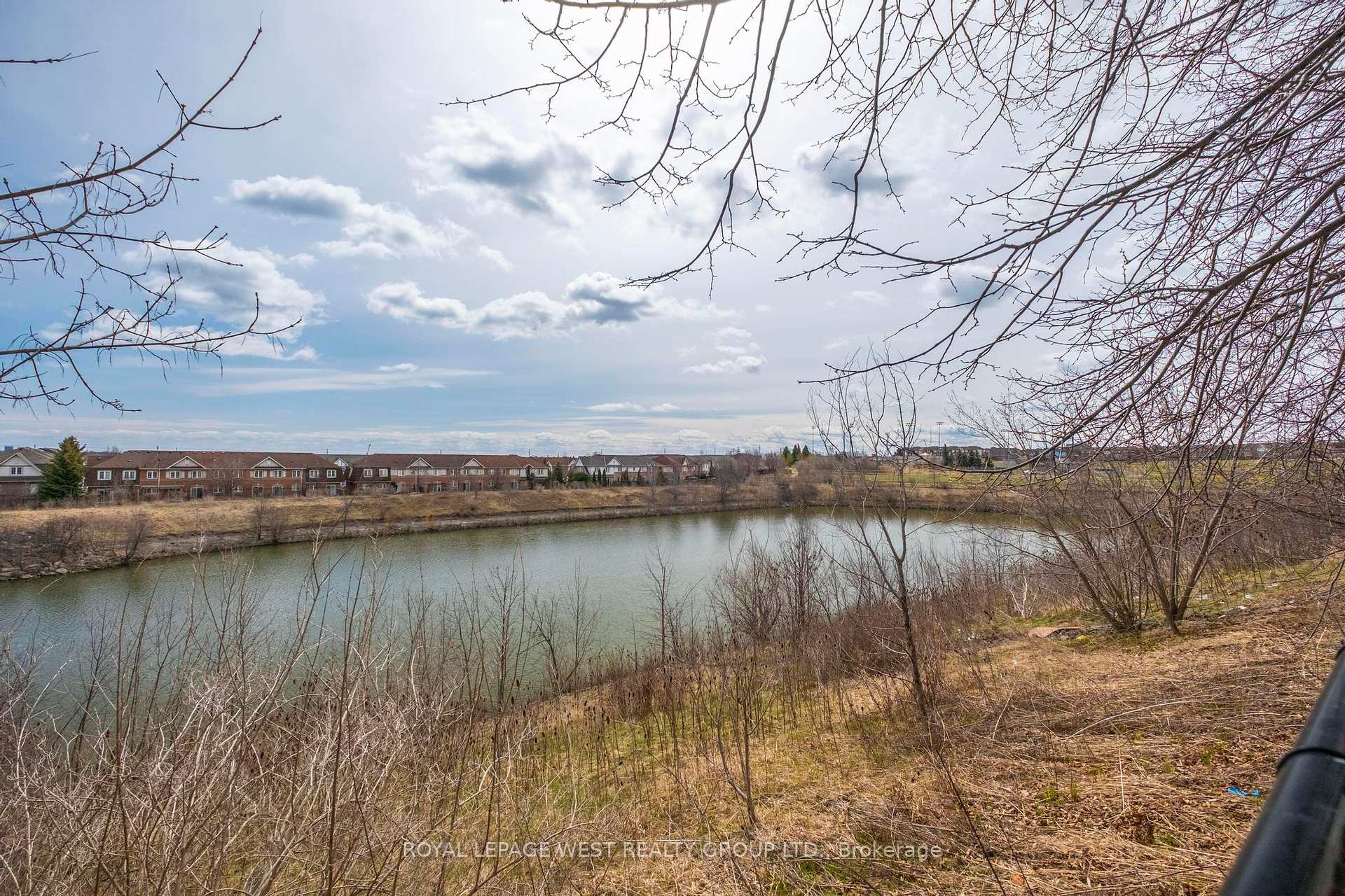 3 Bedrooms Condo at 280 Hillcrest,  Mississauga For sale