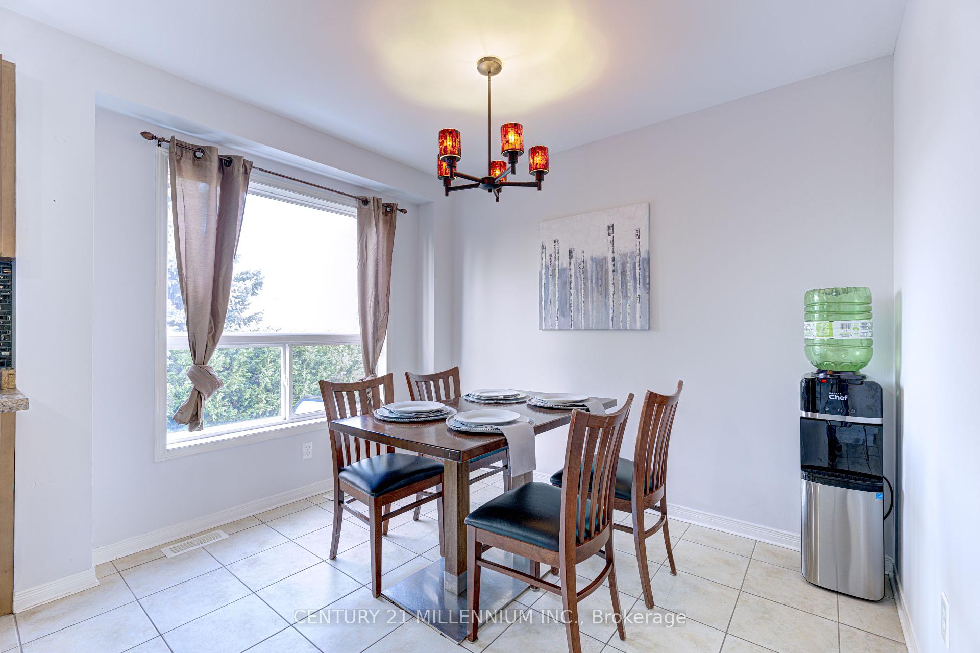 3 Bedrooms Condo at 151 Green,  Hamilton For sale