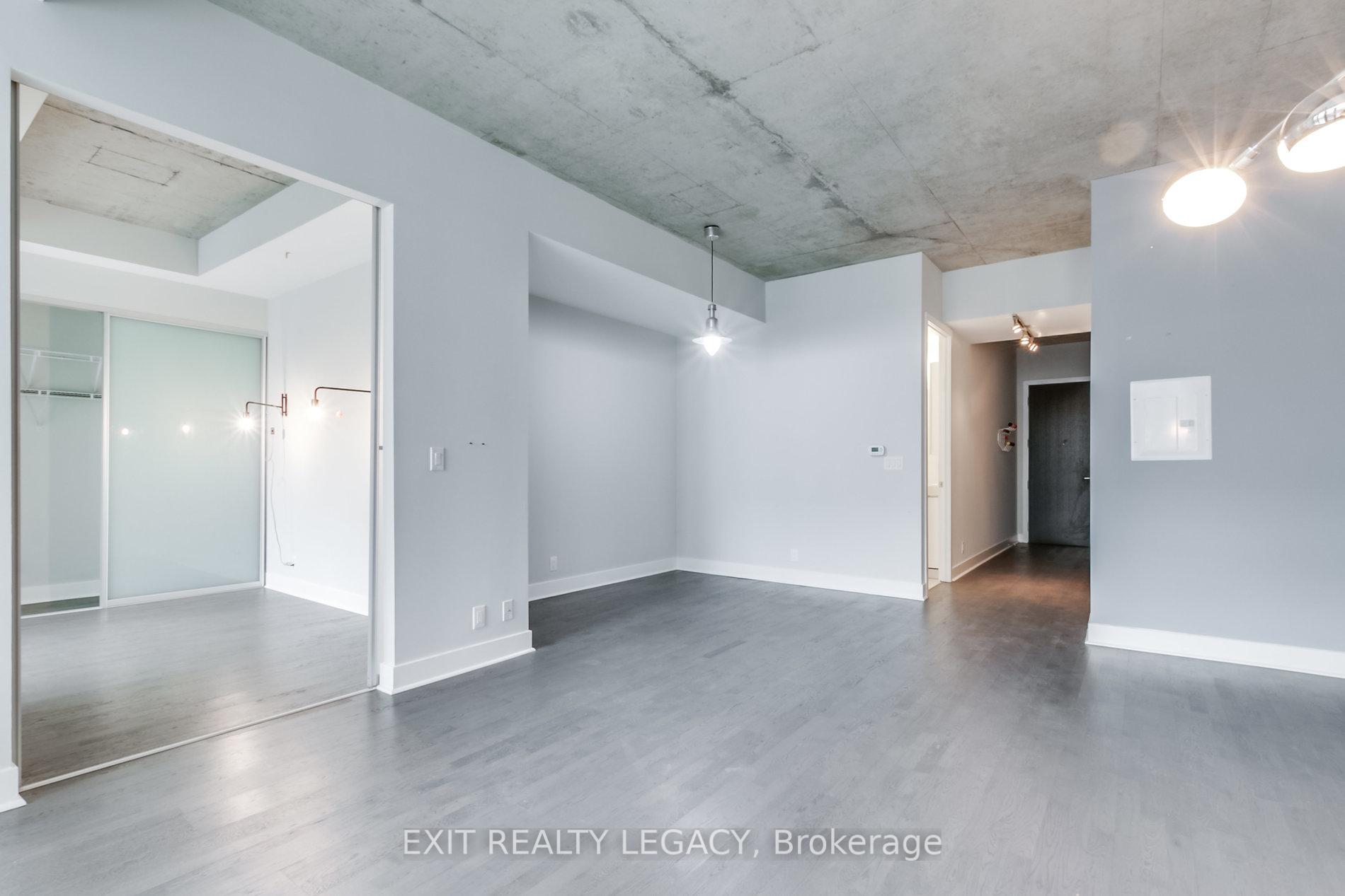 1 Bedroom Condo at 399 Adelaide,  Toronto For sale