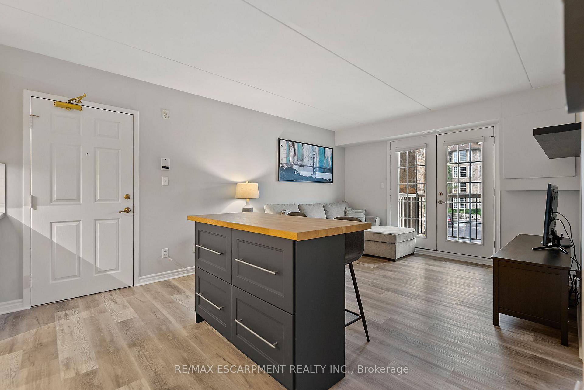1 Bedroom Condo at 1810 Walker’s, Burlington For sale
