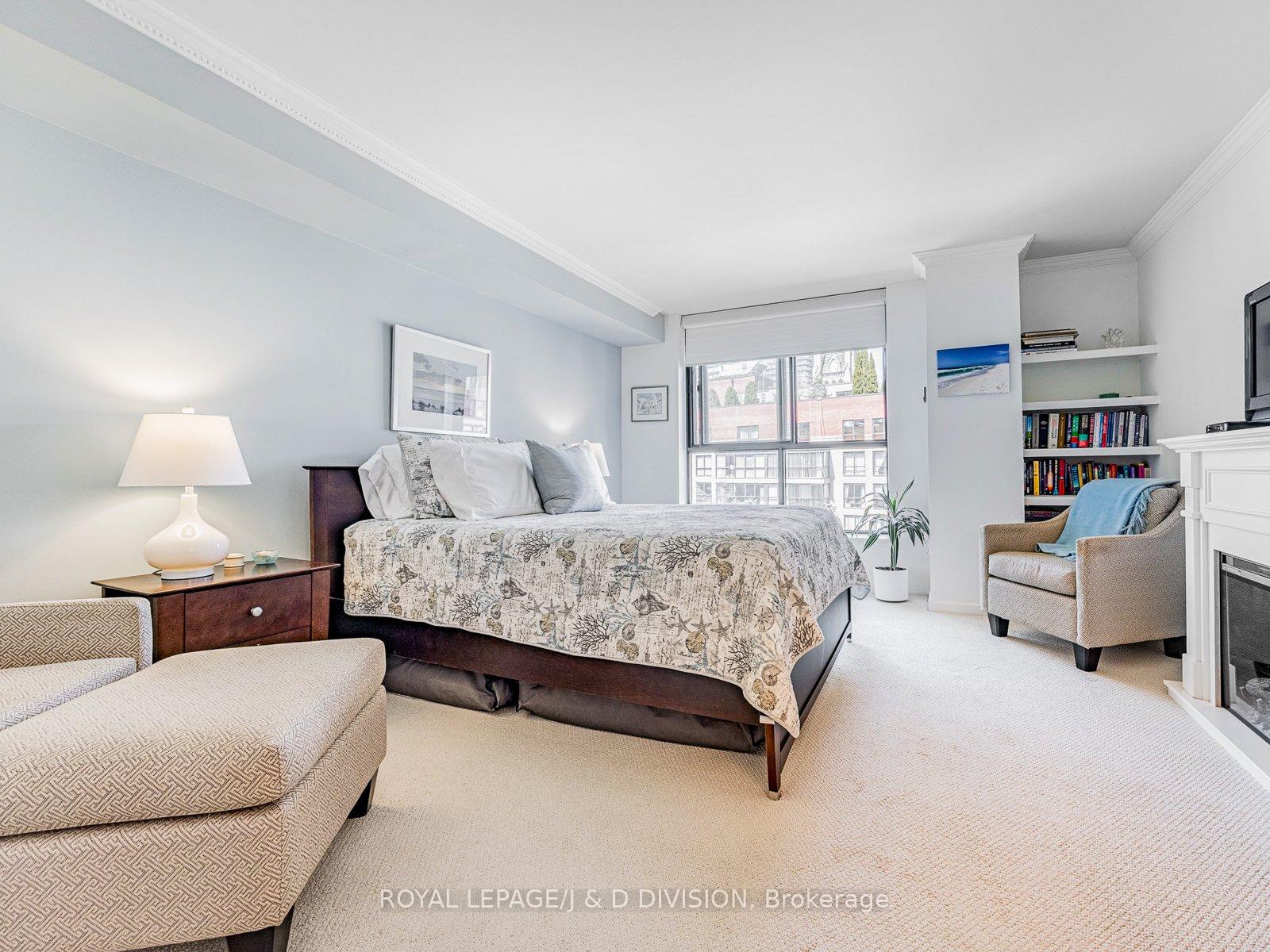 2 Bedrooms Condo at 80 Front,  Toronto For sale