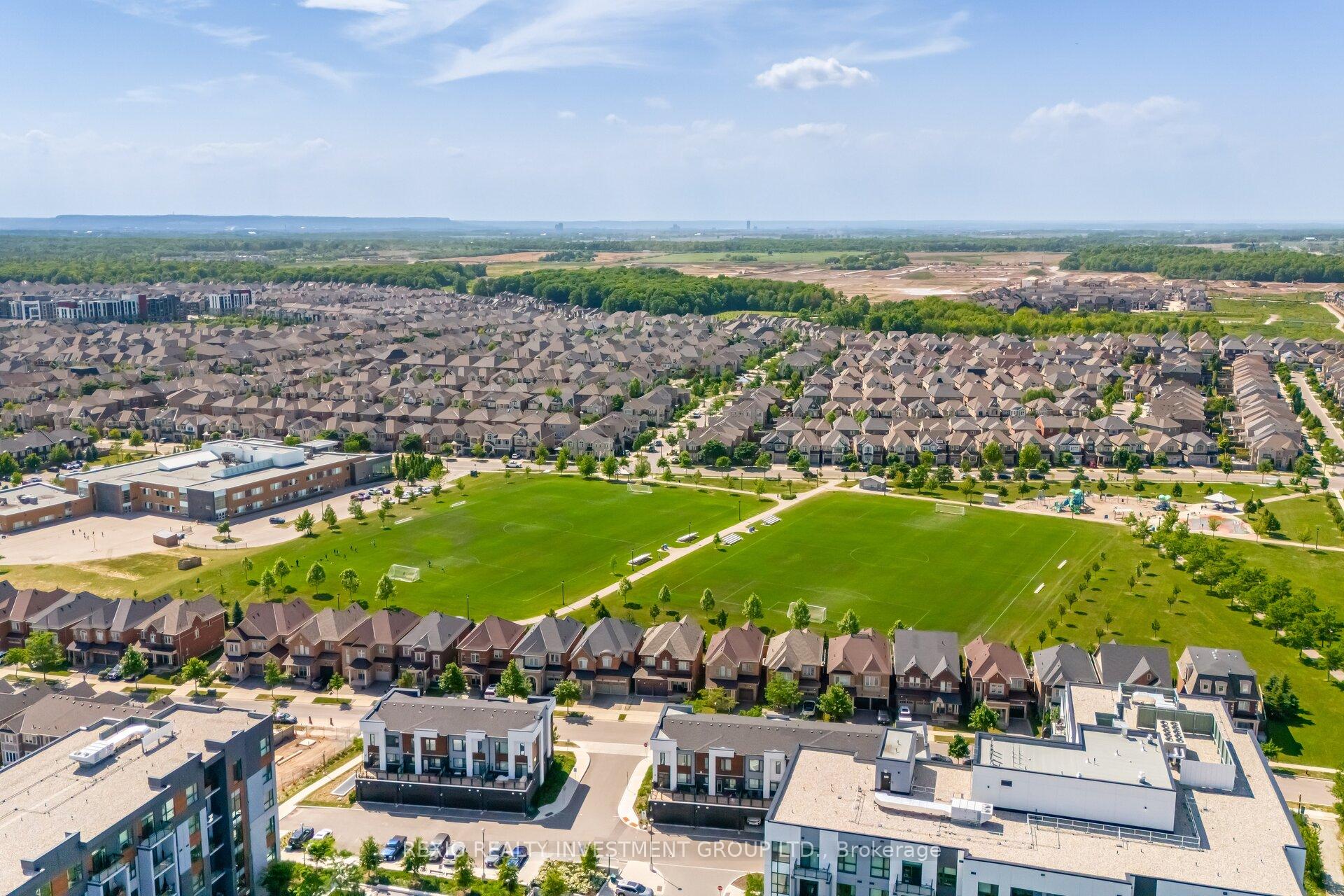 2 Bedrooms Condo at 95 DUNDAS, Oakville For sale