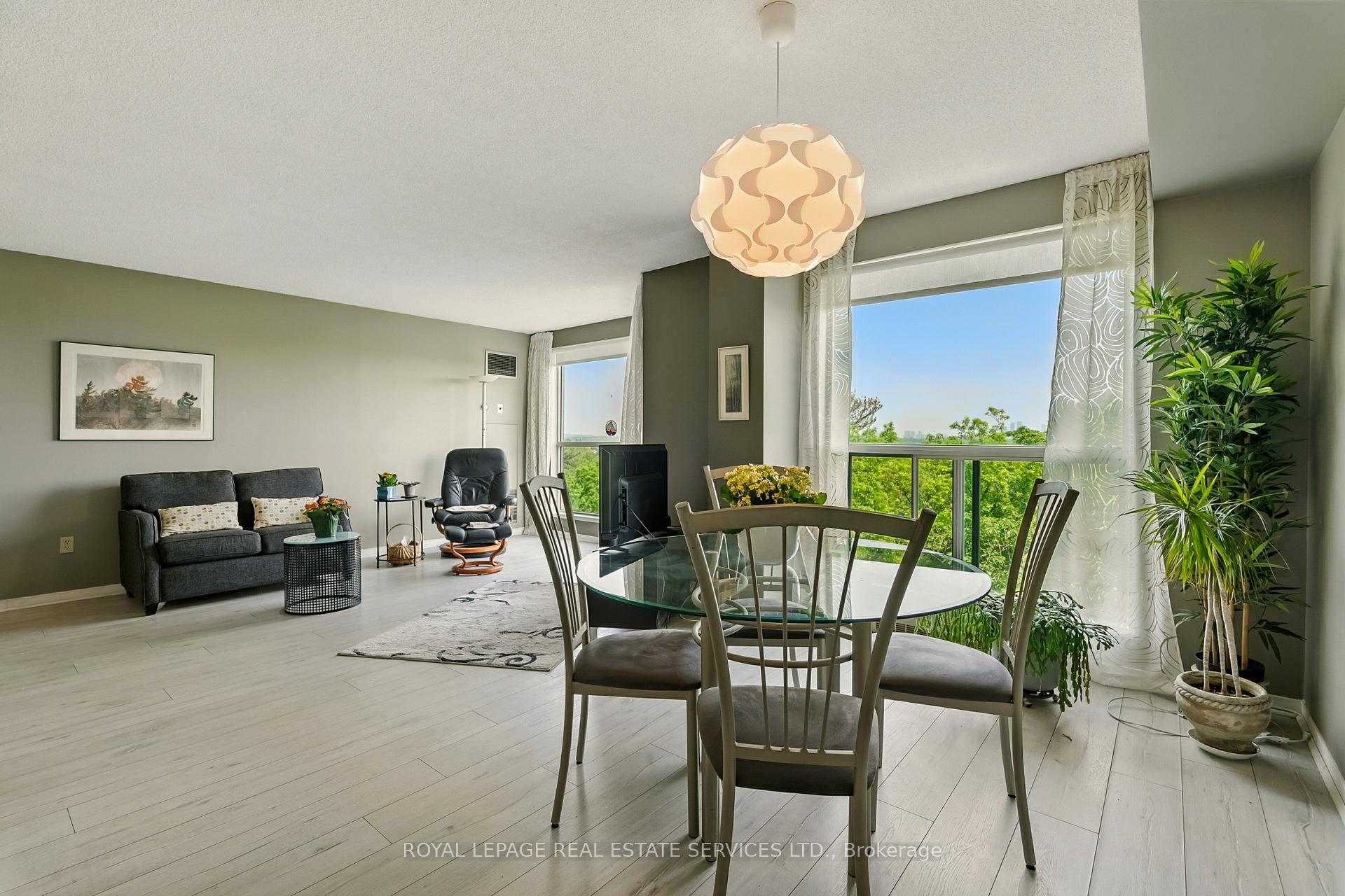 1 Bedroom Condo at 2155 Burnhamthorpe, Mississauga For sale