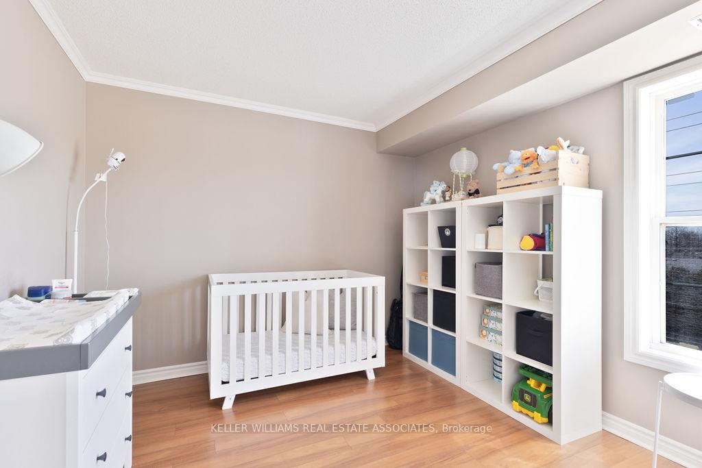 2 Bedrooms Condo at 4003 Kilmer, Burlington For sale
