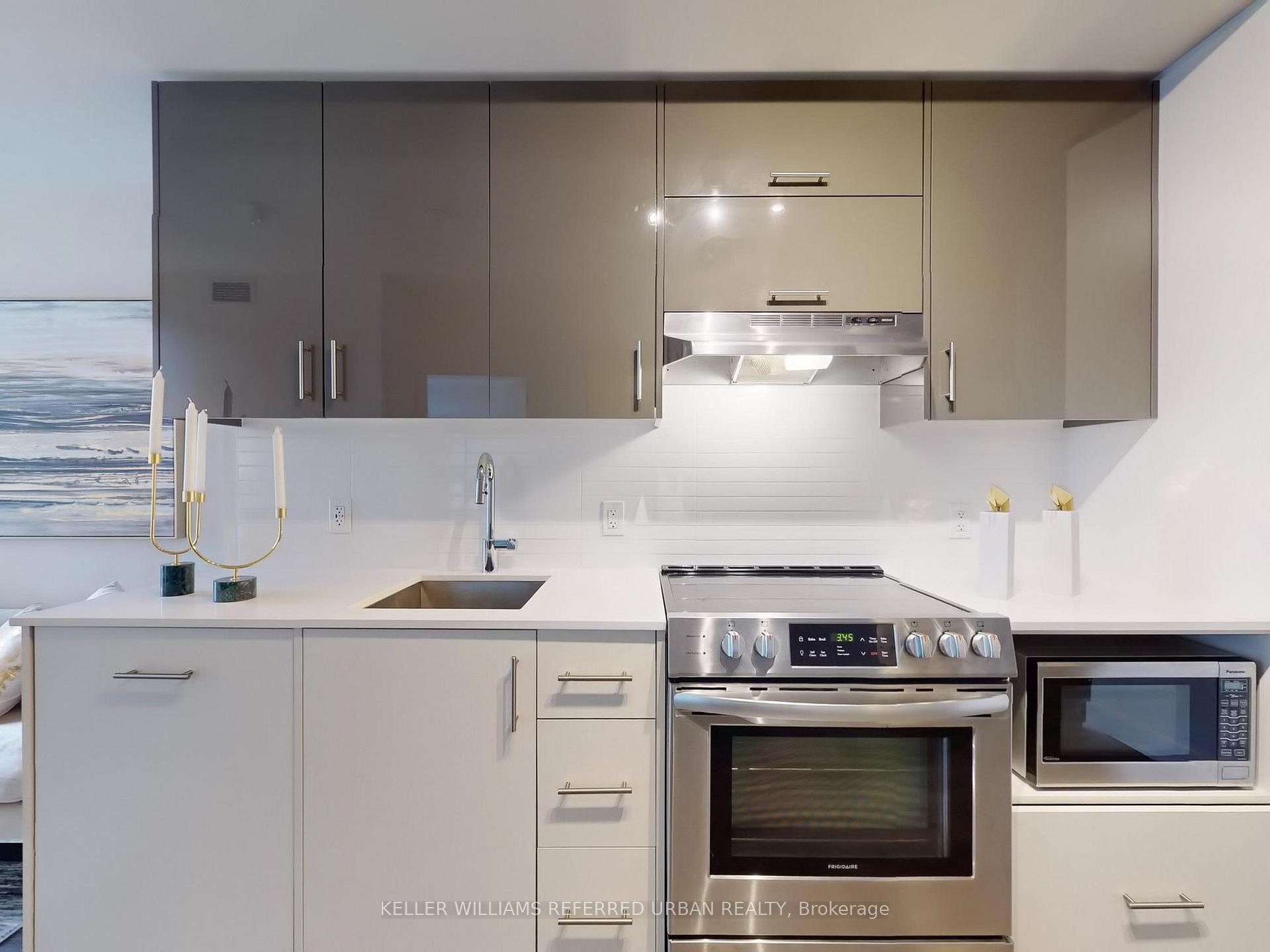 2 Bedrooms Condo at 188 Fairview Mall,  Toronto For sale