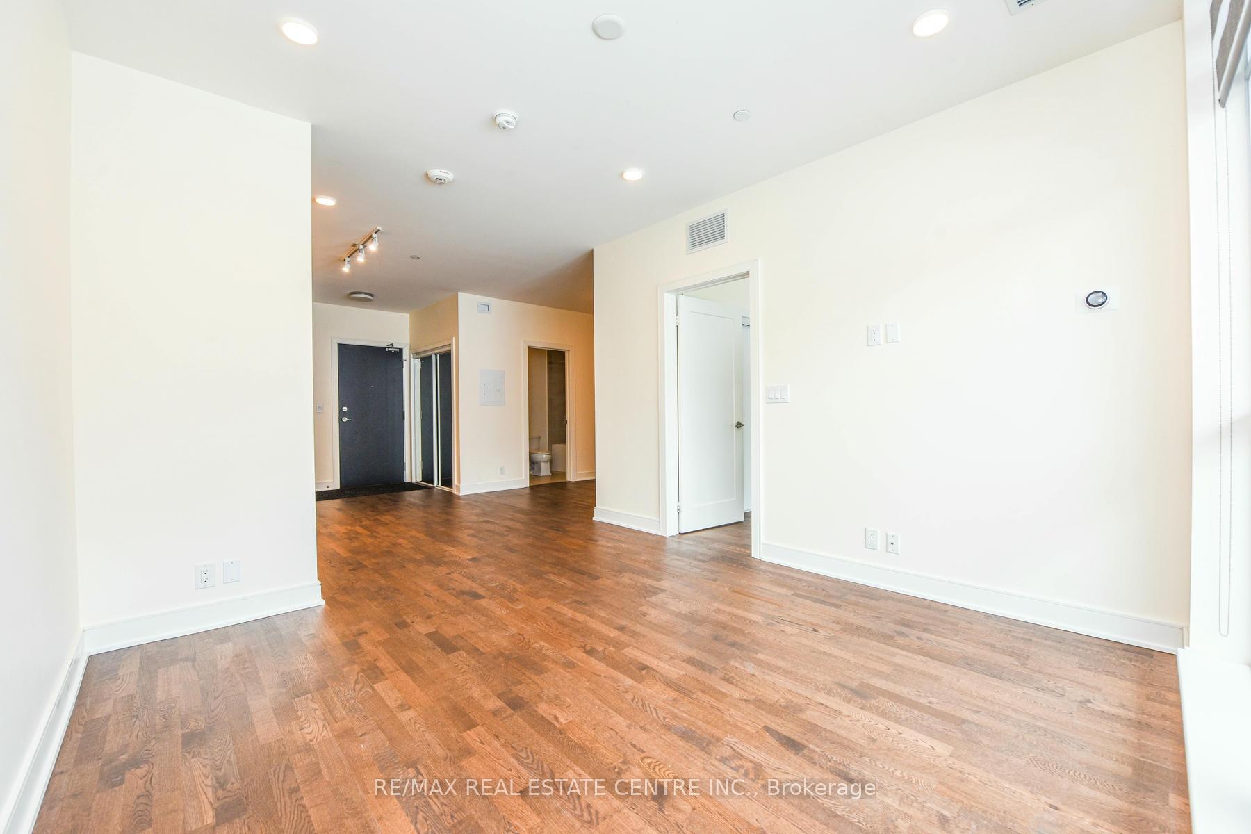 2 Bedrooms Condo at 1575 Lakeshore,  Mississauga For sale