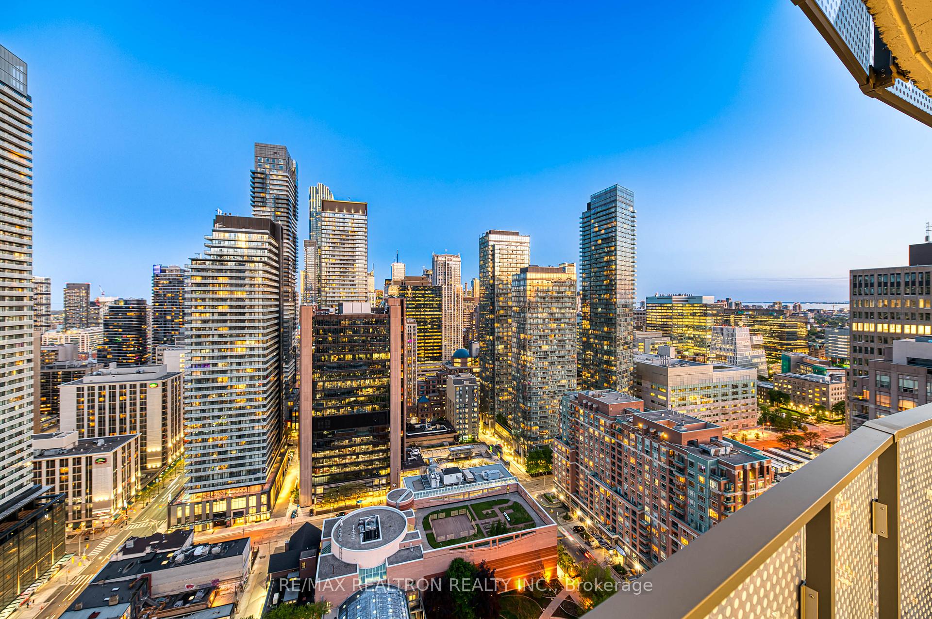 3 Bedrooms Condo at 11 Wellesley, Toronto For sale