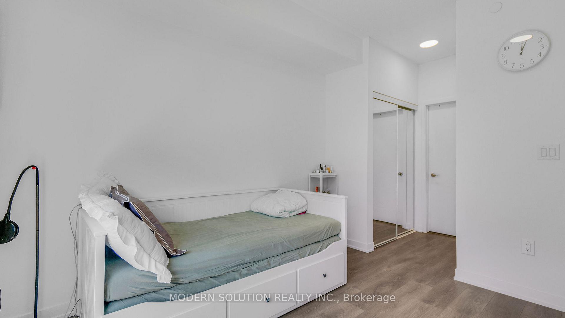 2 Bedrooms Condo at 155 Canon Jackson, Toronto For sale